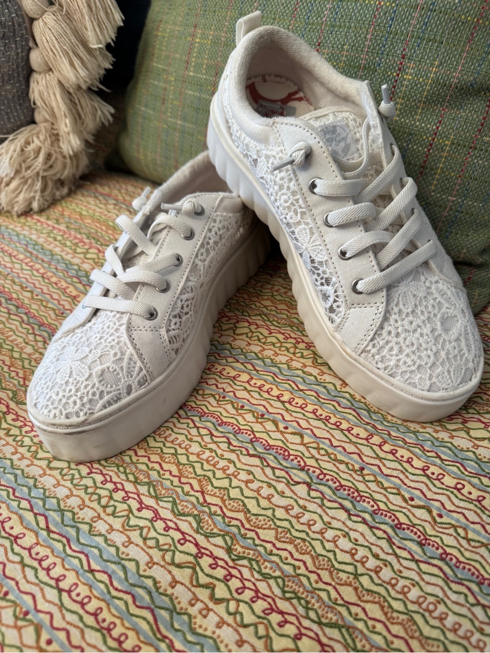 Roxy Sheilahh White Floral Crochet Lace Platform Sneakers - Size 8.5